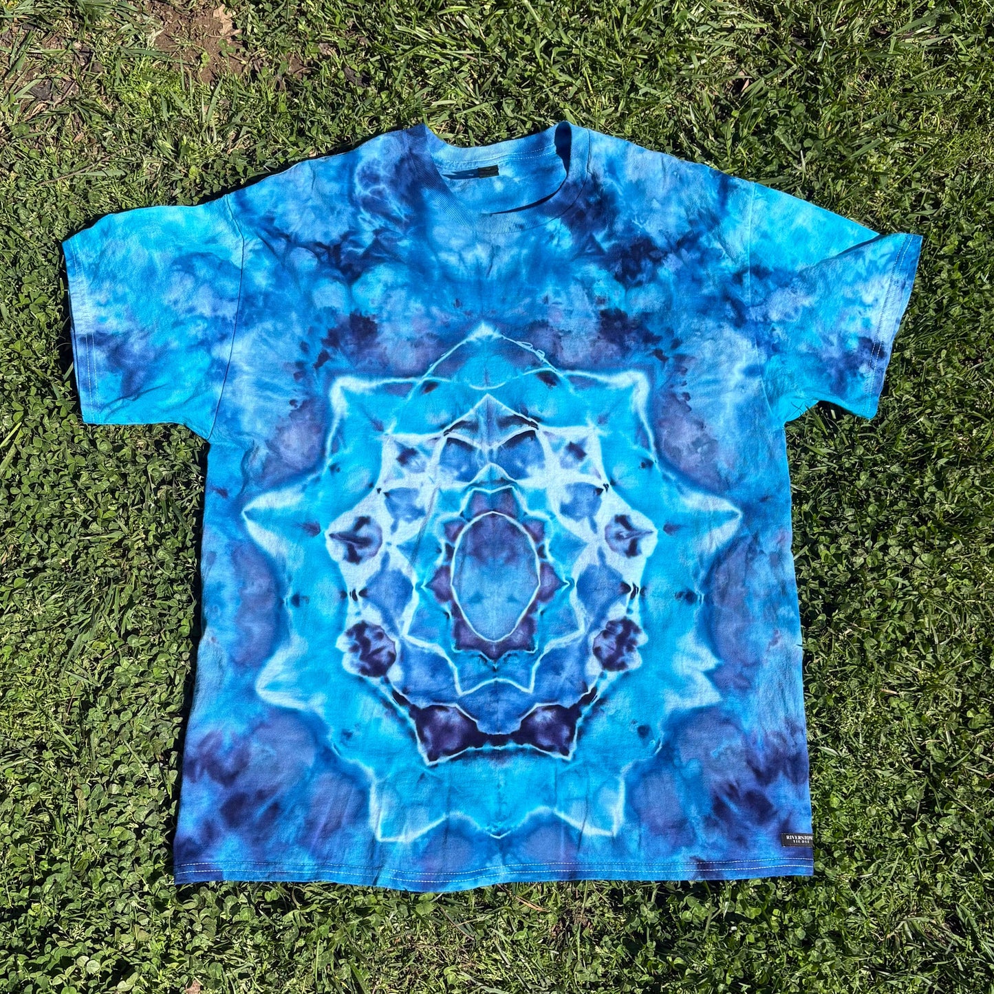 Unisex Blue Hand-Dyed Tie Dye T-shirt - 100% Cotton - XL